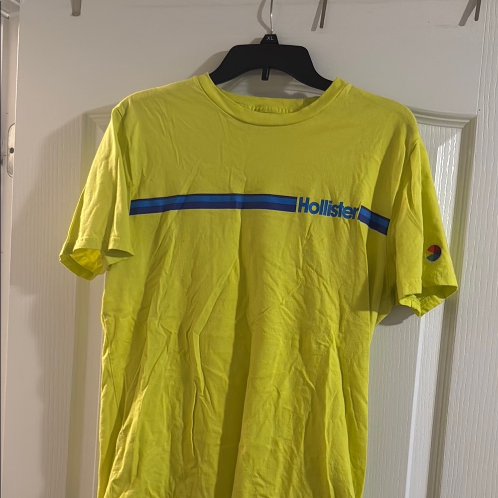 Hollister Men's Yellow T-Shirt